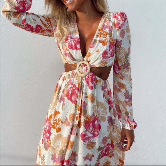 ✨Cutout Maxi Dress✨ - Picture 1 of 3